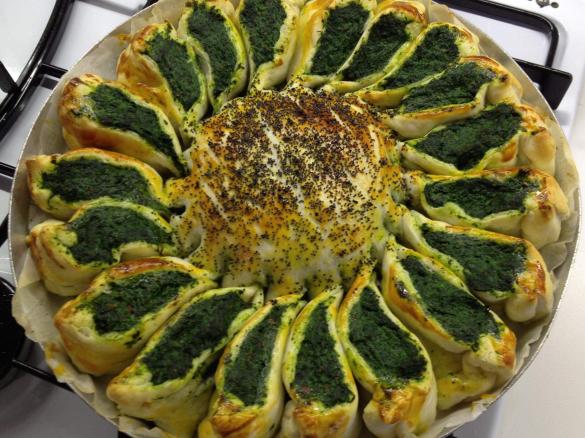 Torta girasole con spinaci e wurstel
