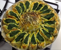 Torta girasole con spinaci e wurstel