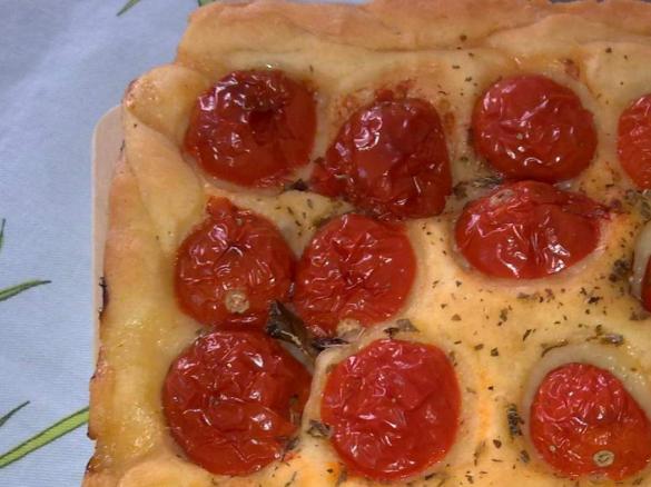 Pizza di farro con semi di girasole, finocchio, zucca e pinoli