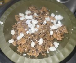 Farfalle  integrali con  funghi e mozzarella