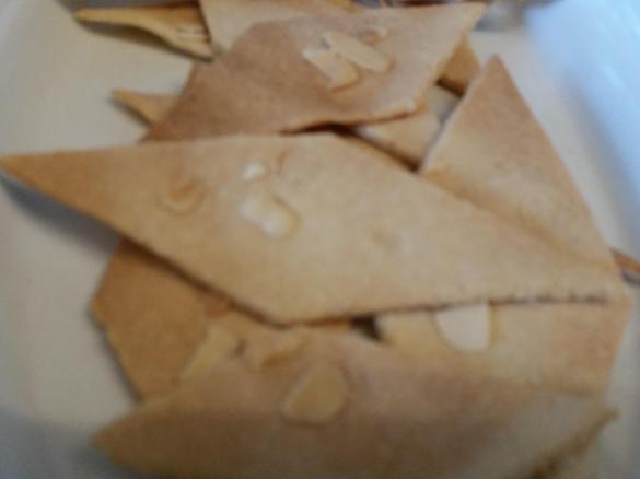 Crackers salati con farina di mandorle