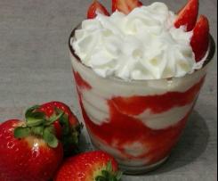 Frozen yogurt express con frullato di fragole e panna Contest dessert yogurt