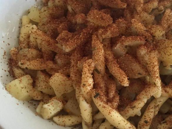 pasta e patate con pangrattato tostato