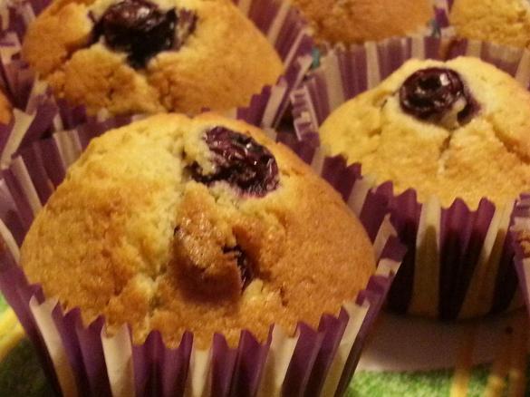 Muffin ai frutti rossi cocco e mandorle