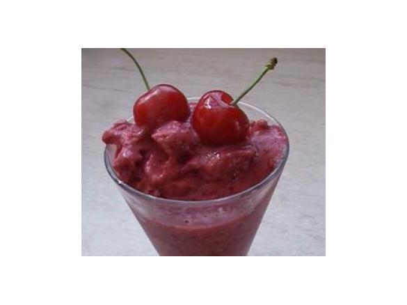 Gelato cremoso alla ciliegia 