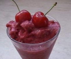 Gelato cremoso alla ciliegia 