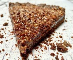 Crostata al cacao senza lattosio con crumble di nocciole e cioccolato