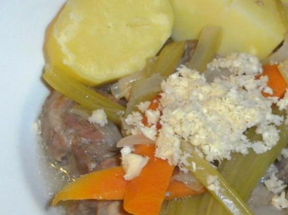 Carne lessa con il cren fresco