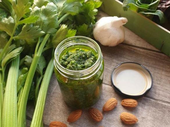 Pesto di Sedano senza latticini