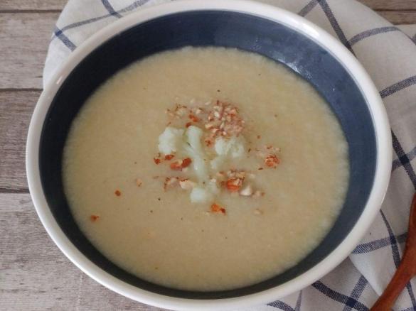 VELLUTATA DI CAVOLFIORE CON MANDORLE CROCCANTI