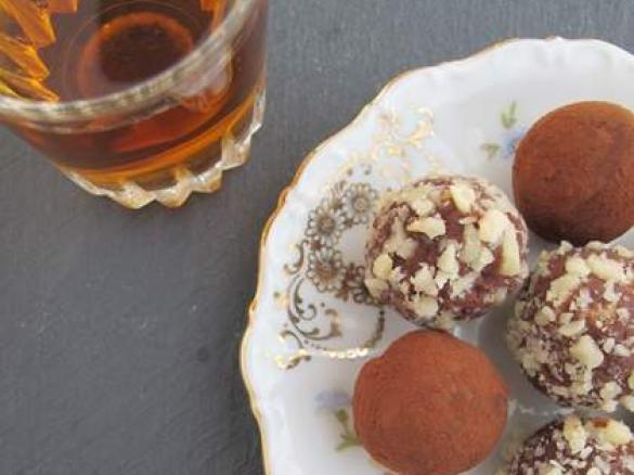 RICETTE DAVANTI AL CAMINO_Tartufi di castagne al brandy della blogger Giada