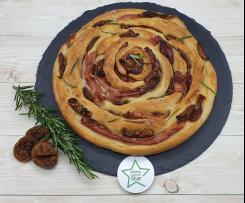 Girella di focaccia con speck e fichi