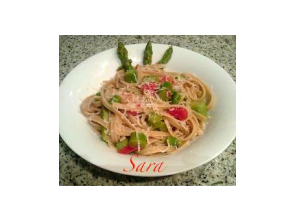 TRENETTE CON ASPARAGI,  POMODORINI E CIPOLLOTTO FRESCO