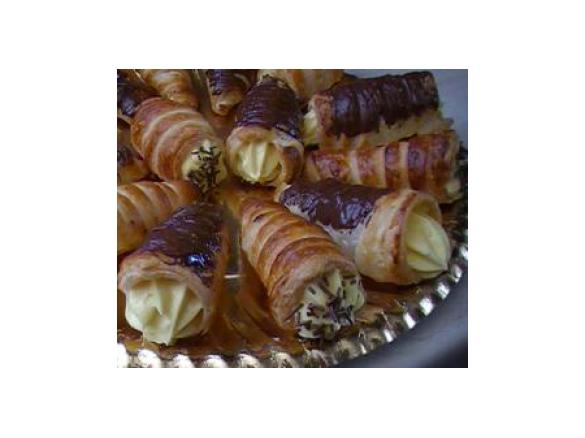 Cannoncini con crema chantilly