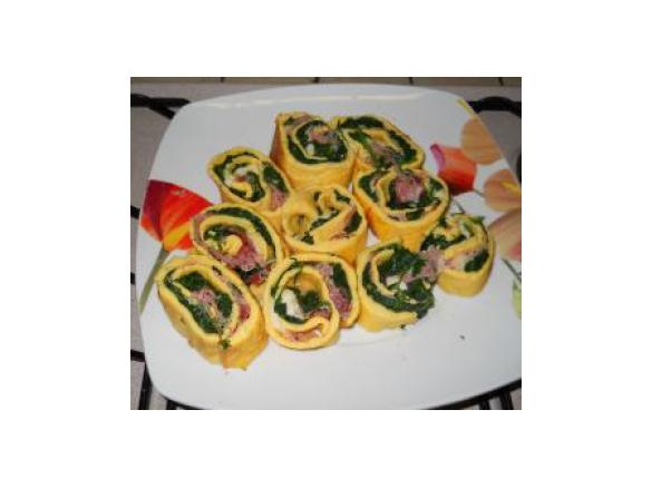 Rotolo di frittata con speck spinaci e mozzarella