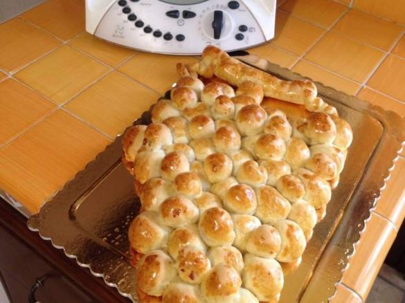 Grappolo d'uva con asiago spek e noci