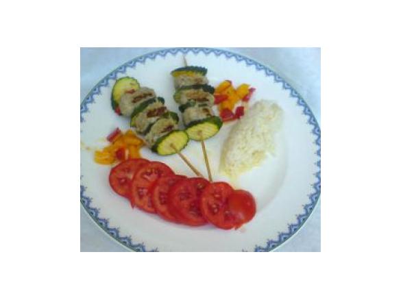 Spiedini di polpettine di pollo, zucchine e riso