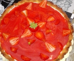 Crostata con crema di ricotta e coulis di fragole (con fruttosio)