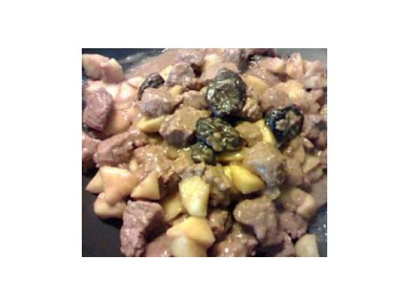 SPEZZATINO ALLA MELA VERDE E PRUGNE SECCHE