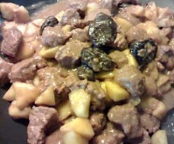 SPEZZATINO ALLA MELA VERDE E PRUGNE SECCHE