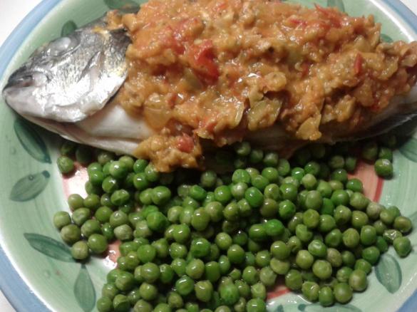 Orata in crosta di pomodori e olive