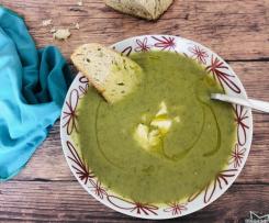 Vellutata di zucchine con pesto e brie