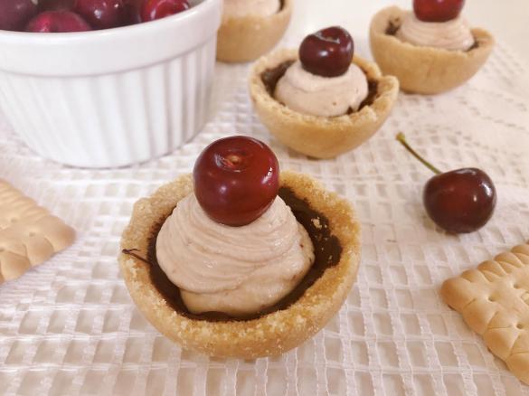 CESTINI BISCOTTO SENZA COTTURA CON CREMA AL FORMAGGIO E CILIEGIE - CONTEST CILIEGIE