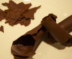 Scaglie e riccioli di cioccolato