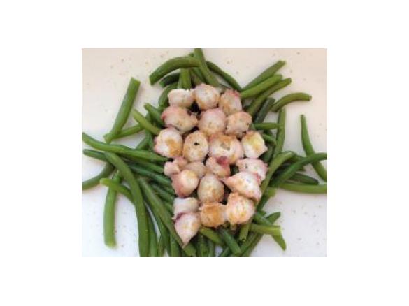 Carpaccio di polpo con fagiolini e bottarga