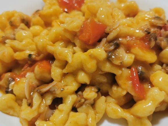 SPATZLE POMODORINI E VONGOLE