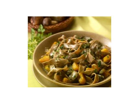 TAGLIATELLE DI CASTAGNE CON RAGU' DI VERDURE E FUNGHI