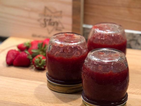 Confettura di fragole e arance