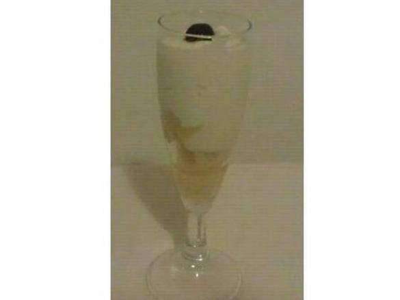 Flute con mousse allo yogurt e ananas