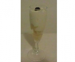 Flute con mousse allo yogurt e ananas