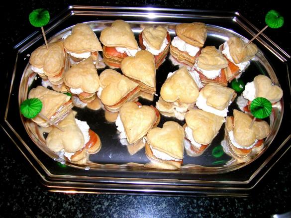 sfogliatine al salmone finger food