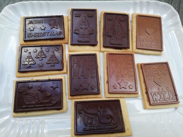 Biscotti di frolla con tavoletta di cioccolata