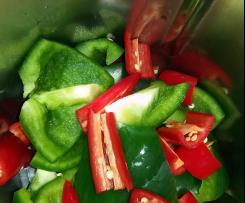 Salsa piccante di peperoncini e peperoni per formaggi