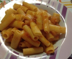 Tortiglioni con melanzane e pelati