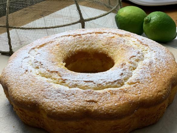 Ciambella soffice lime e panna acida