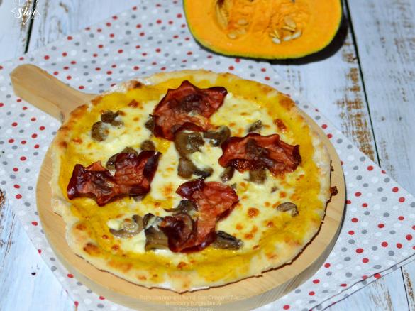 Pizza Bonci con crema di zucca, bresaola e funghi