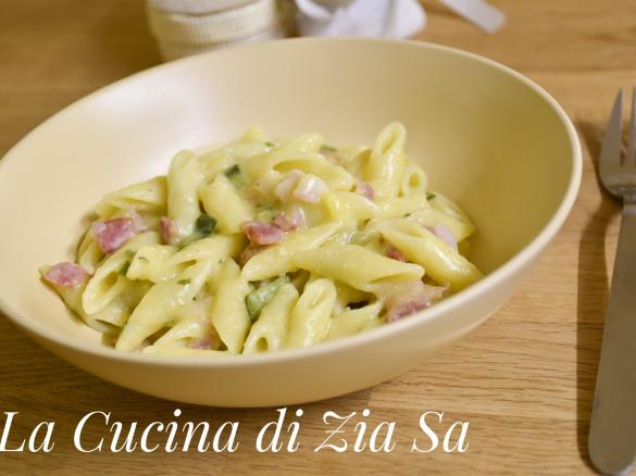Pasta risottata pancetta e zucchine
