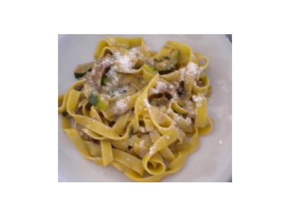 TAGLIATELLE FUNGHI PORCINI E ZUCCHINE