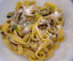 TAGLIATELLE FUNGHI PORCINI E ZUCCHINE