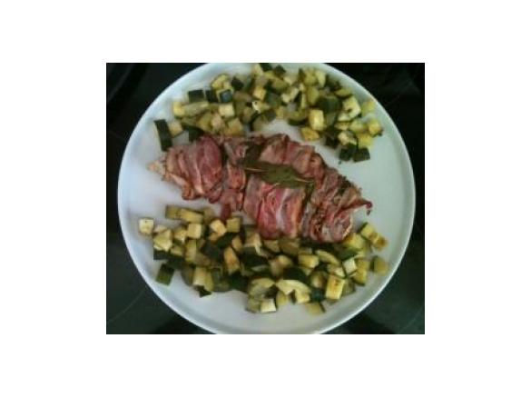 Filetto di Tacchino alla Salvia e Bacon con Zucchine