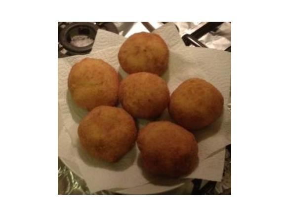 Arancini di patate con ripieno di carne speziata
