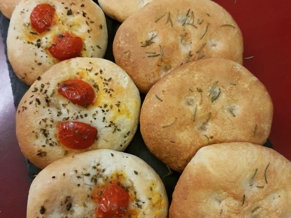 Focaccine morbide con esubero