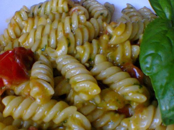 PASTA PESTO E POMODORINI