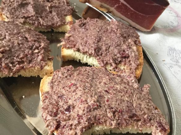Crostini radicchio e speck