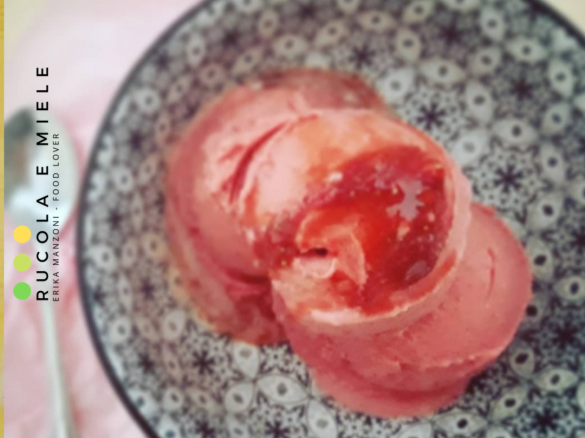 Gelato fragole e panna di cocco (vegan)