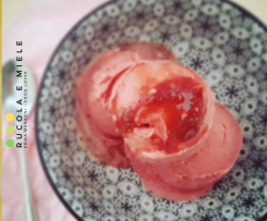 Gelato fragole e panna di cocco (vegan)